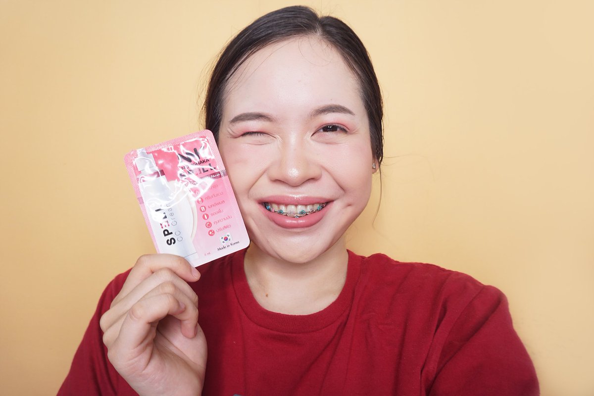 aispdiary's tweet photo. เอา SPELL CC Cream SPF50+PA++ ให้แม่ใช้ละแม่ชอบ เลยมาเม้ามอยกันนิด คือนางเป็น cc ที่เปลี่ยนสีได้ ตอนแรกสีขาว เกลี่ยแล้วเป็นเบจสว่าง แมทกลางๆ ถ้าไม่ได้ผจญภัยมากก็ไม่ต้องเซตแป้ง เหงื่อออกผิวยิ่งสวย ติดทนทั้งวัน สาวผิวเข้มยังไม่แนะนำ #ไว้รีวิวห้ามขายของโว้ยย #spellcccream https://t.co/xDfVnOFW4W