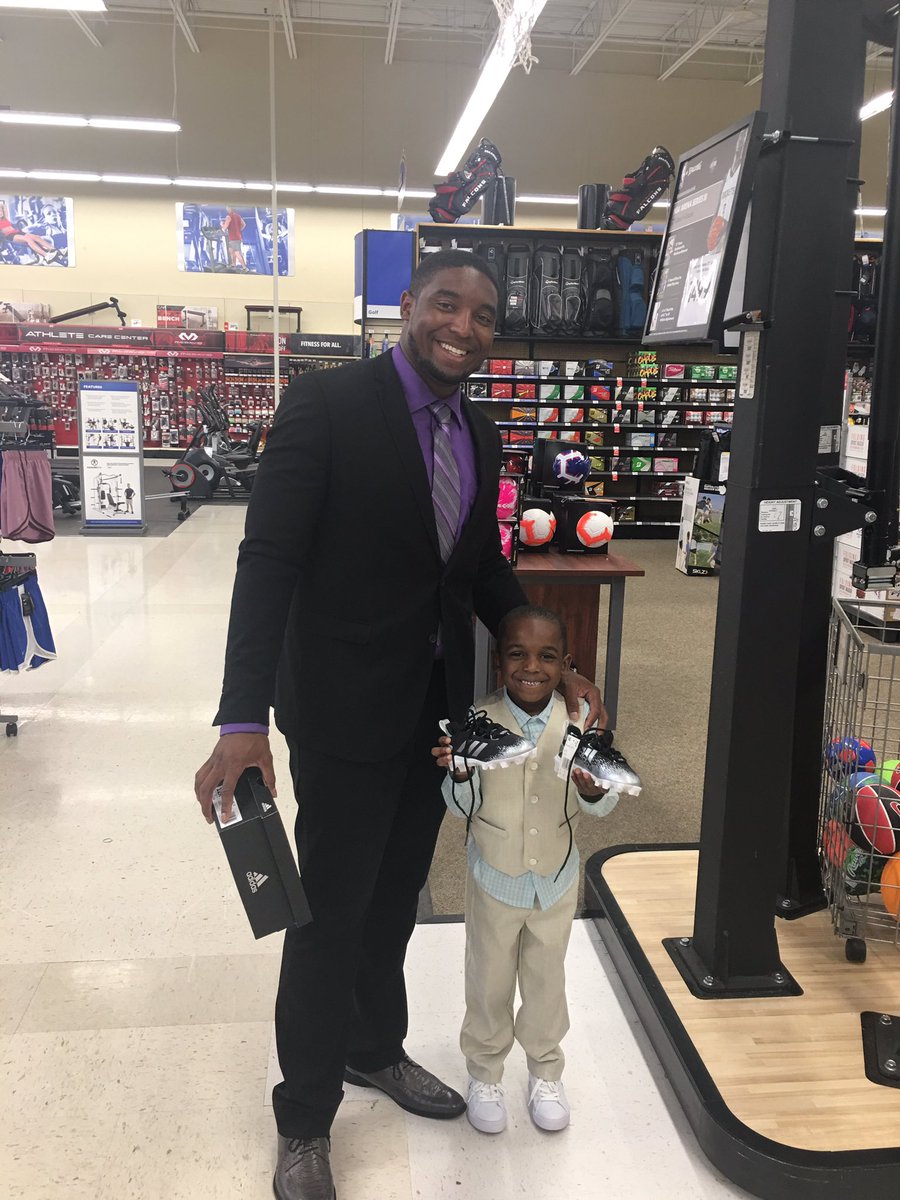 Enrique__Davis's tweet photo. Today was the day that my four year old son and I went shopping for his first pair of football cleats. In the words of Enrique Davis JR., “Today was Awesome!” #DavisBoy #UpNext
#BITN #BITN4Real #GloryToGod ❗️ https://t.co/nxhY0FZpmM