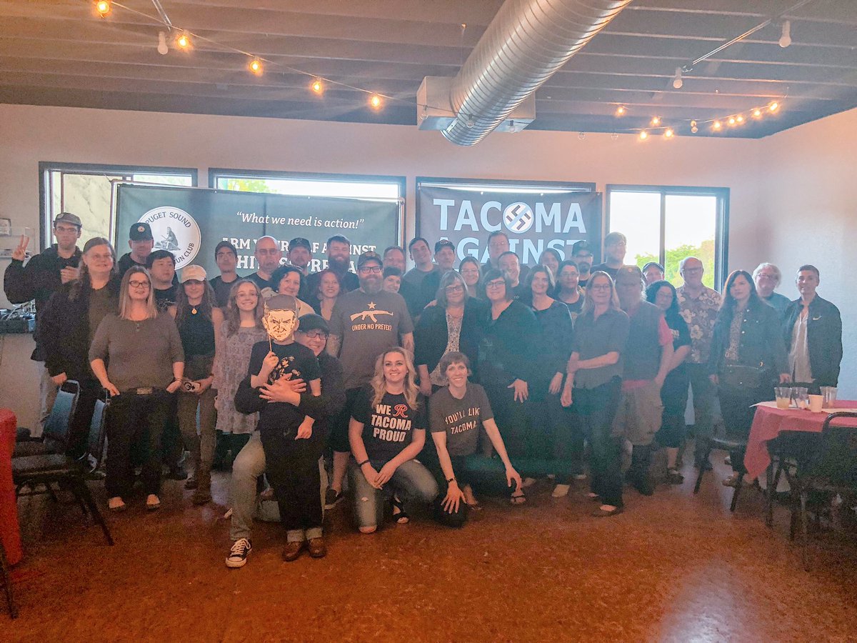 ForksFlash's tweet image. Dear All White People - It’s our job to stand up to hate &amp;amp; injustice. If a mom w/a full time job &amp;amp; a baby can do it, you can get involved too! 👊 Thank you @wkamaubell for telling these stories! @CNN #UnitedShades #NotAllWhitePeople @DisconnectWP