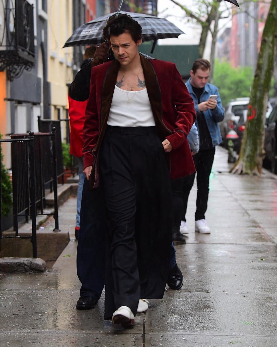 Dileananderson6's tweet photo. Recent pics of @Harry_Styles  arriving to the Pre-Met Gala dinner party : May 5, 2019. - Credit to owner 
#HarryStyles #harry #hazza #harrybestfans #OneDirection #onedirectioncomeback #onedirectionbestfan #1D #1Dfamily #1direction #boys https://t.co/Q6TDivGgo8