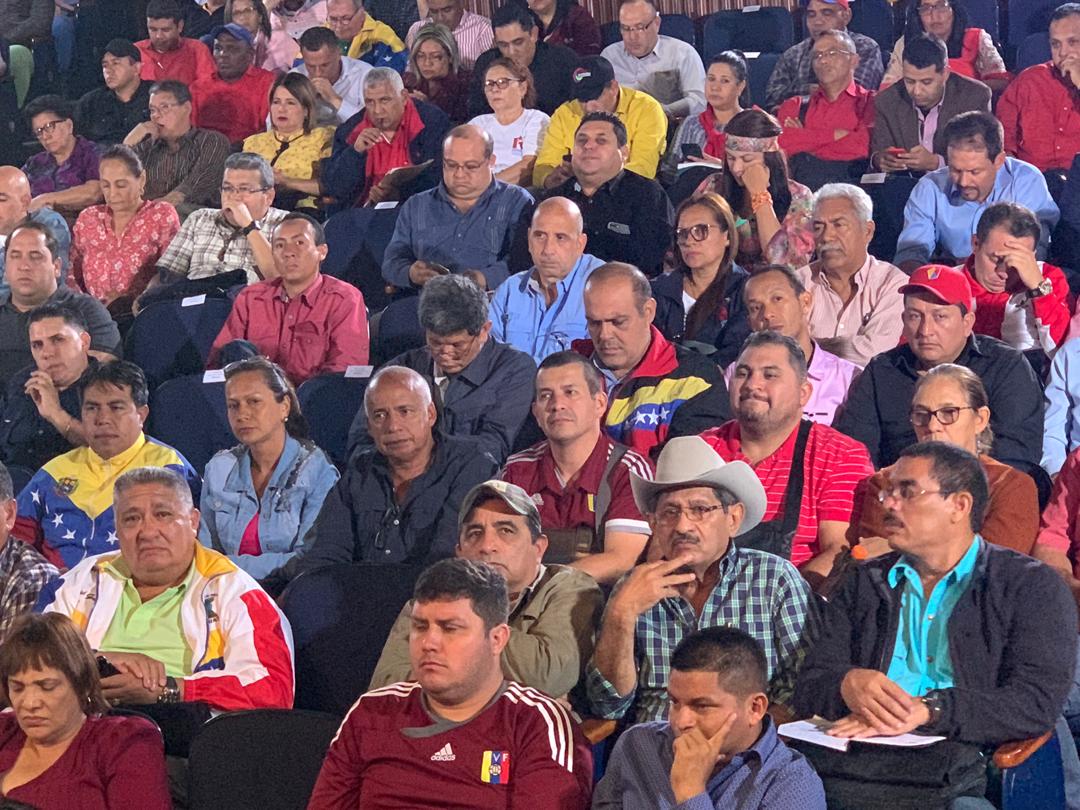 JEHYSONGUZMAN's tweet photo. Cada dia fortaleciendo mas nuestro @PartidoPSUV pilar fundamental de la Revolución Bolivariana. 

Pdte. @NicolasMaduro aca esta Mérida presente, llevando las propuestas que el Pueblo desde sus bases ha construido para el Plan de Cambio y Rectificación.

#MéridaEsNuestraPasión https://t.co/1WPC1tOhY0