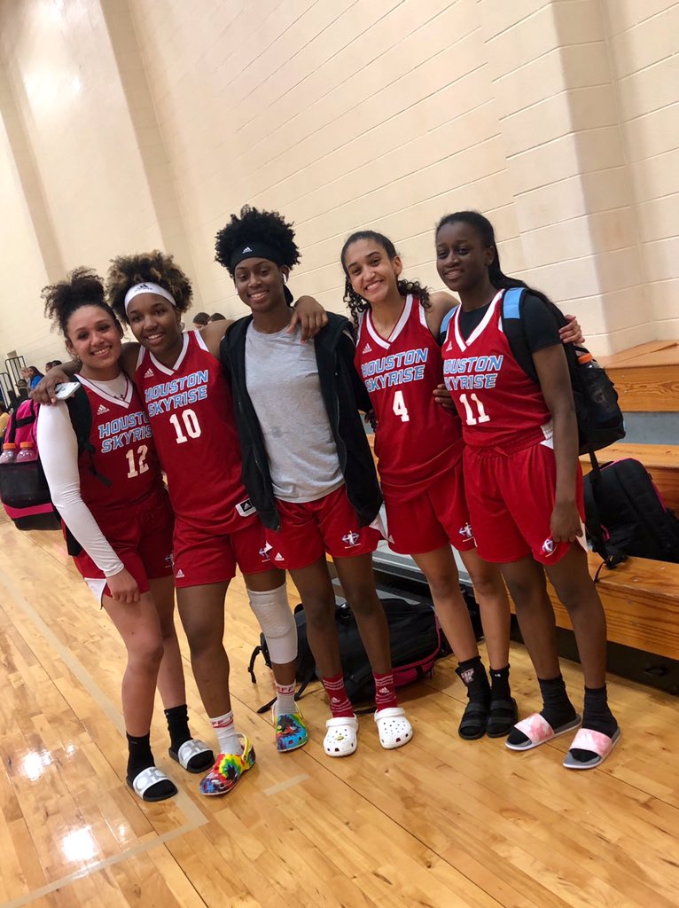 SkyriseElite's tweet photo. 🏀Hat’s off to @SkyriseElite Adidas Gauntlet Platinum Team for a COMMANDING 4-1 PERFORMANCE in this weekend’s local Cinco de Mayo Tournament!🎉 Came up a little short in 🏆game but still WINNERS all day, every day!💯 #turnedthecorner 🙌🏼#runningasone💪🏽🔥 #loveourgirls ❤️ #skyrise https://t.co/r2xdN63IEo