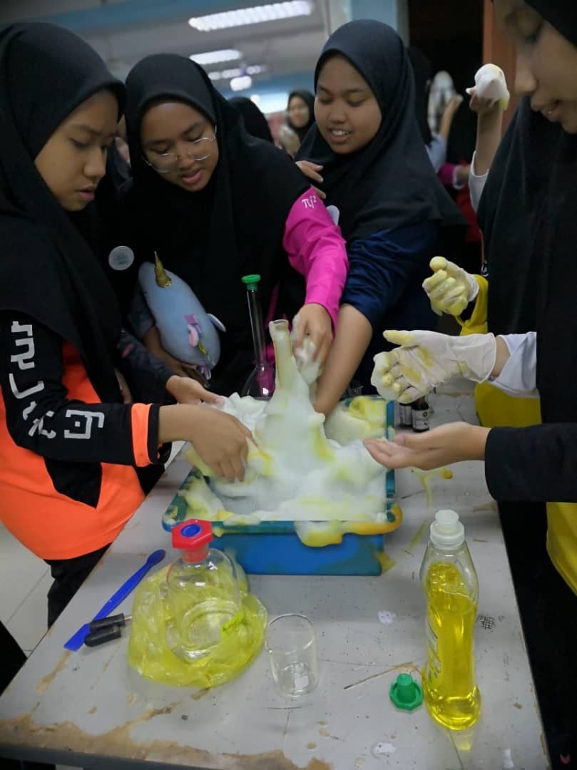 SMSBaganDatoh's tweet photo. Panitia Kimia SABDA telah menganjurkan Kem Kimia DiHatiku Siri 2 pada 3 &amp; 4 Mei 2019 yang lalu bertempat di Pusat Latihan Guru Dalam Perkhidmatan (PLGDP) Sungai Buloh, Hutan Melintang. https://t.co/lBdpkUvZw0