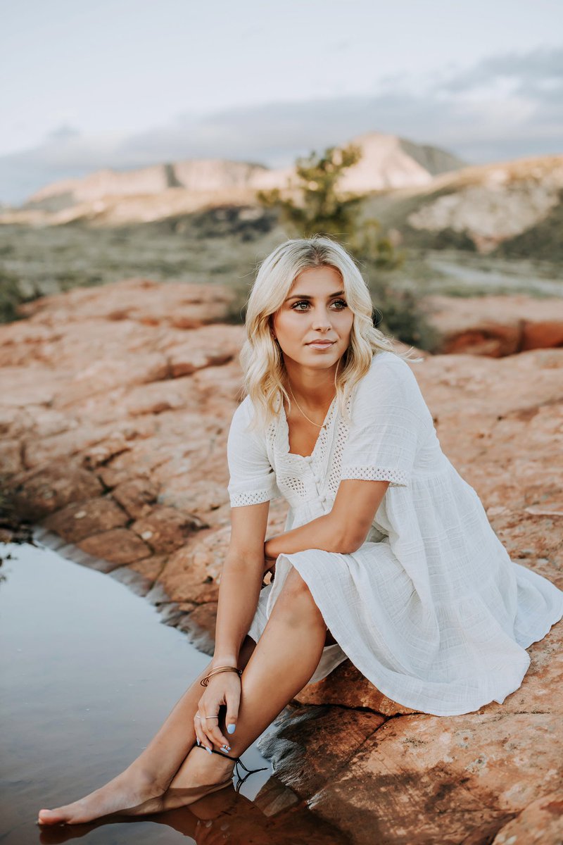 ellieflyer's tweet photo. senior senior senior :’) https://t.co/5l89NFeXTi