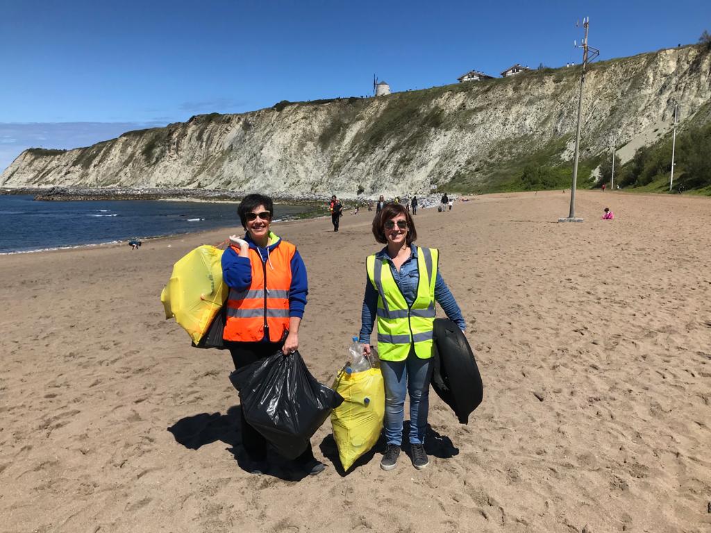 Akerlei's tweet photo. Una mañana ilusionante 😃 ¡Muchas gracias a todos por venir y hacer que el proyecto The Language of the Sea Project sea una realidad! #thelanguageoftheseaproject #acie #akerleidiomas #ermua #aceias #aceigas #accei https://t.co/SF25F3cNYH