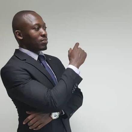 KampalaMetro's tweet photo. This Friday we Install our 4th President.
A lawyer, a humanitarian, a leader , a pioneer, a defender of humanity and our next frontier in Metro leadership... Salute @ronmulindwa #JointInstallation @RoyalSuitesKla 10 May 2019- tickets at 60k https://t.co/JeJmw9AQjV
