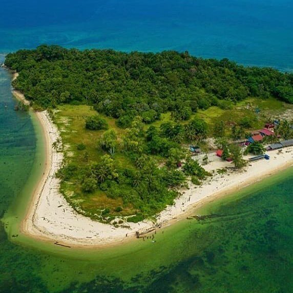 PulauLabuan's tweet photo. Pulau Rusukan Besar in #Labuan Marine Park, #Borneo #Malaysia Photo by @zahariz https://t.co/LBcw3NYsXM https://t.co/lyzXVVCIcE
