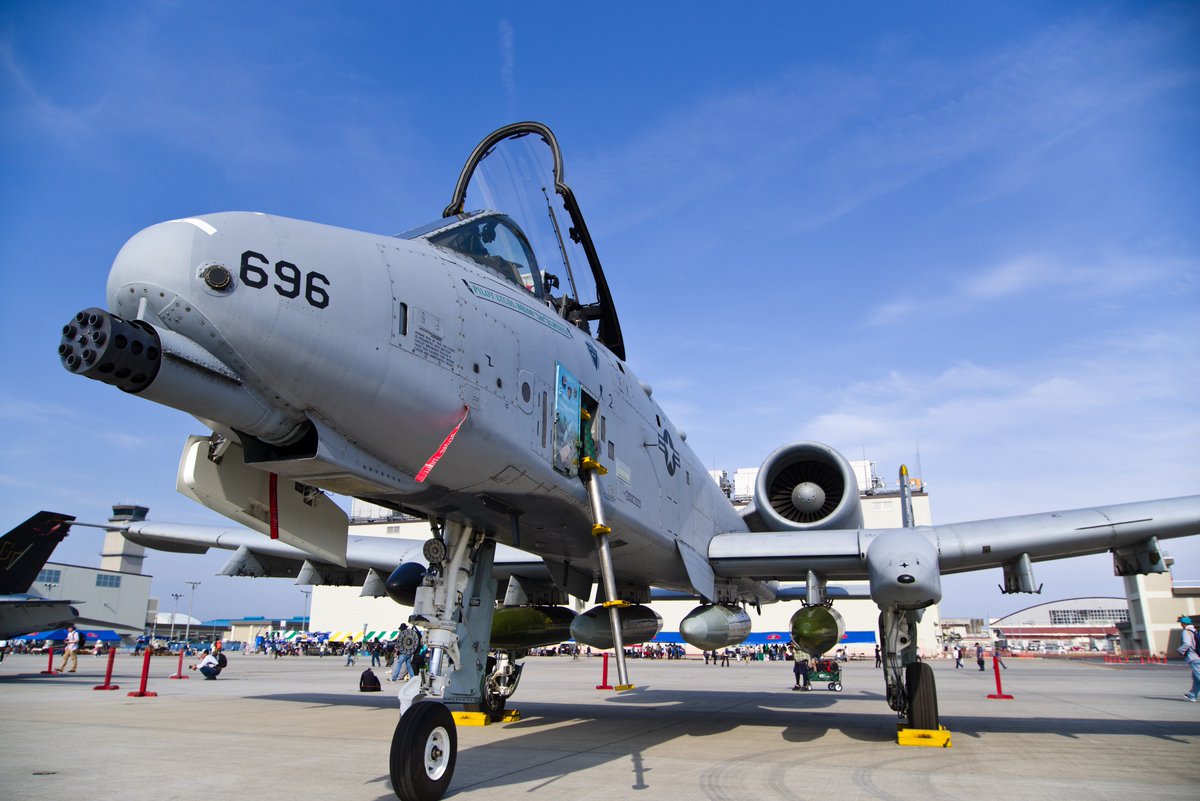 AKEBOVO's tweet image. 20年以上前からA-10が好きで夢が叶った時間
多分1日中撮影してても飽きない
いや、撮影なんてしなくても眺めていられる

ロマンがそこにありました！

#FD19 
#岩国基地フレンドシップデー2019
#ThunderboltII