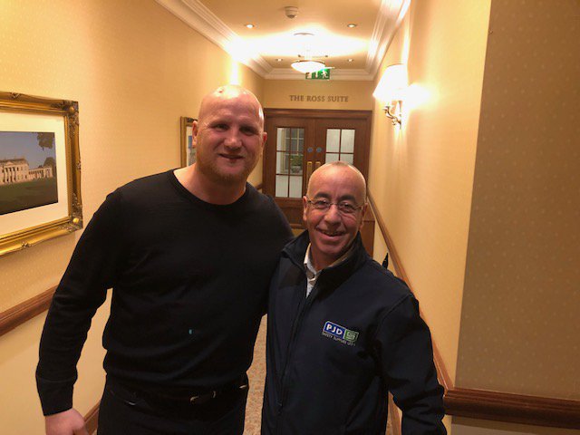 ✨⭐️ Night Shift perk for our warehouse employee Eoin ✨⭐️

Eoin was on Nighshift when he got to meet one of his heroes, <a href="/JohnHartson10/">John Hartson</a>
 
John took time out to speak to Eoin and sign a few shirts. A real gent and much appreciated.

Thanks to Exi-tite for making this happen.