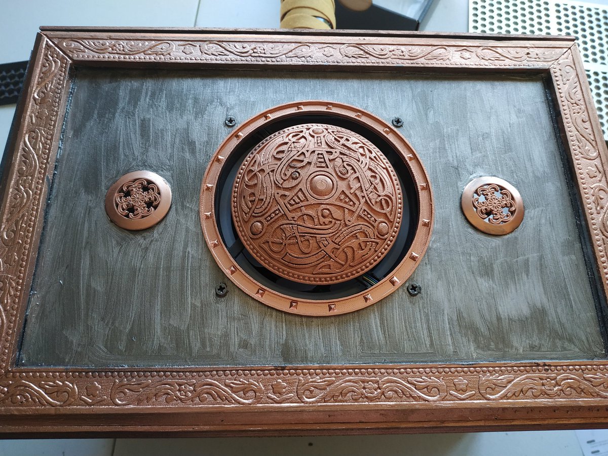 alberto_orco's tweet image. Ésto está ya en las fases finales de producción. 😅 😅 😅

@Thermaltake_ES #modding #casecon #mjolnir