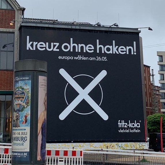 tjarkmelchert's tweet photo. Riesen Dankeschön an @fritzkola! 😍
Ich finde es vorbildlich, wie ihr mit eurer Kampagne Stellung bezieht für ein weltoffenes und progressives Europa und zum Wählen bei der #EP3019 Wahl aufruft! 🇪🇺💪 https://t.co/2n82n58DbH