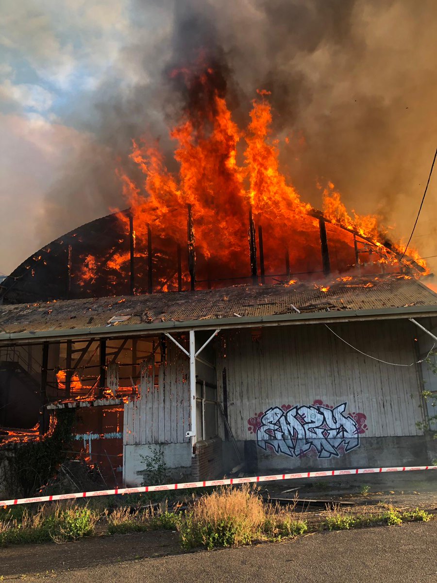 ManningtreeFS's tweet image. 🚒 Incident update 🚒

This morning we attended a derelict outbuilding fire on Paper Mill Lane, Bramford, Suffolk. Along with colleagues from Colchester &amp;amp; Halstead we assisted @SuffolkFire  🔥🚒🔥🚒