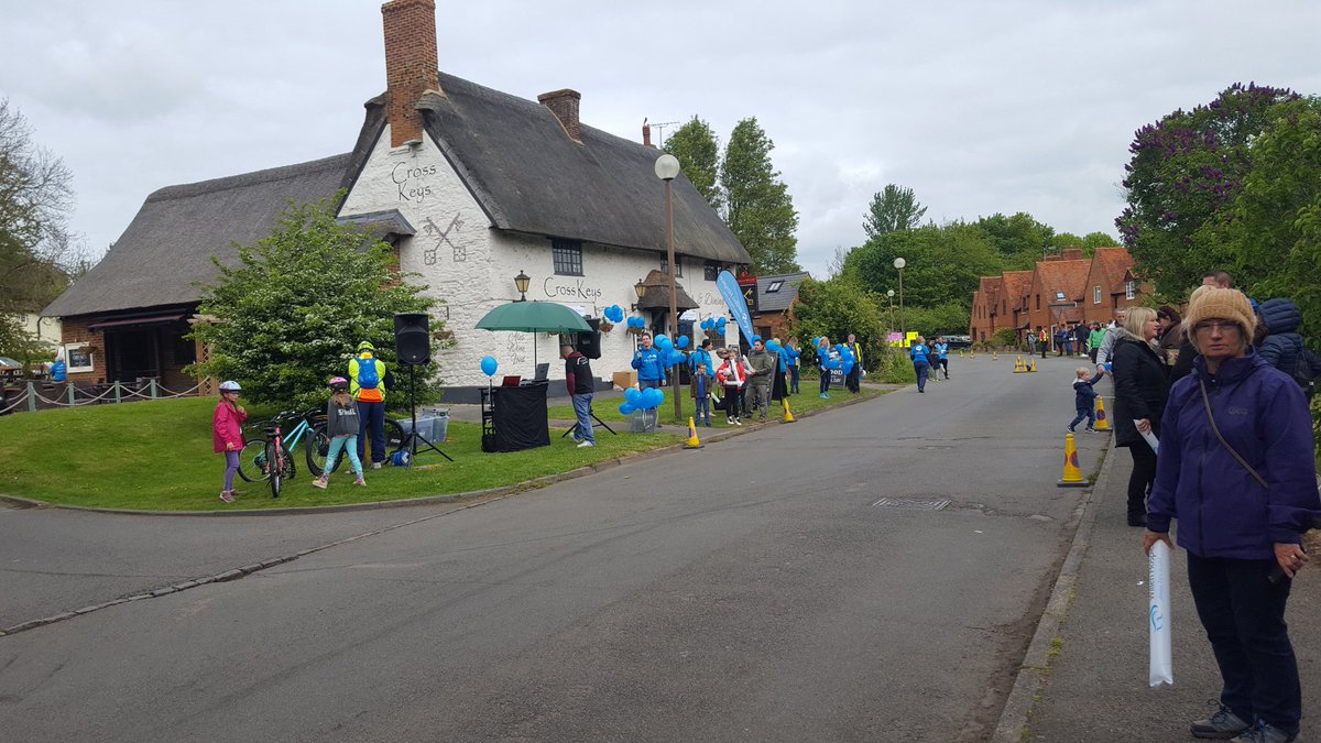 Here at <a href="/CrossKeys_MK/">Cross Keys</a> in Woolstone watching the <a href="/mk_marathon/">Milton Keynes Marathon Weekend</a> with a great crowd. #lovemk #miltonkeynes <a href="/mkfm/">MKFM 106.3</a> <a href="/willenhospice/">Willen Hospice</a> and lots from <a href="/RedwayRunners/">Redway Runners</a> here too. 💖 🏃‍♂️🏃‍♀️Ollie is leading the full.