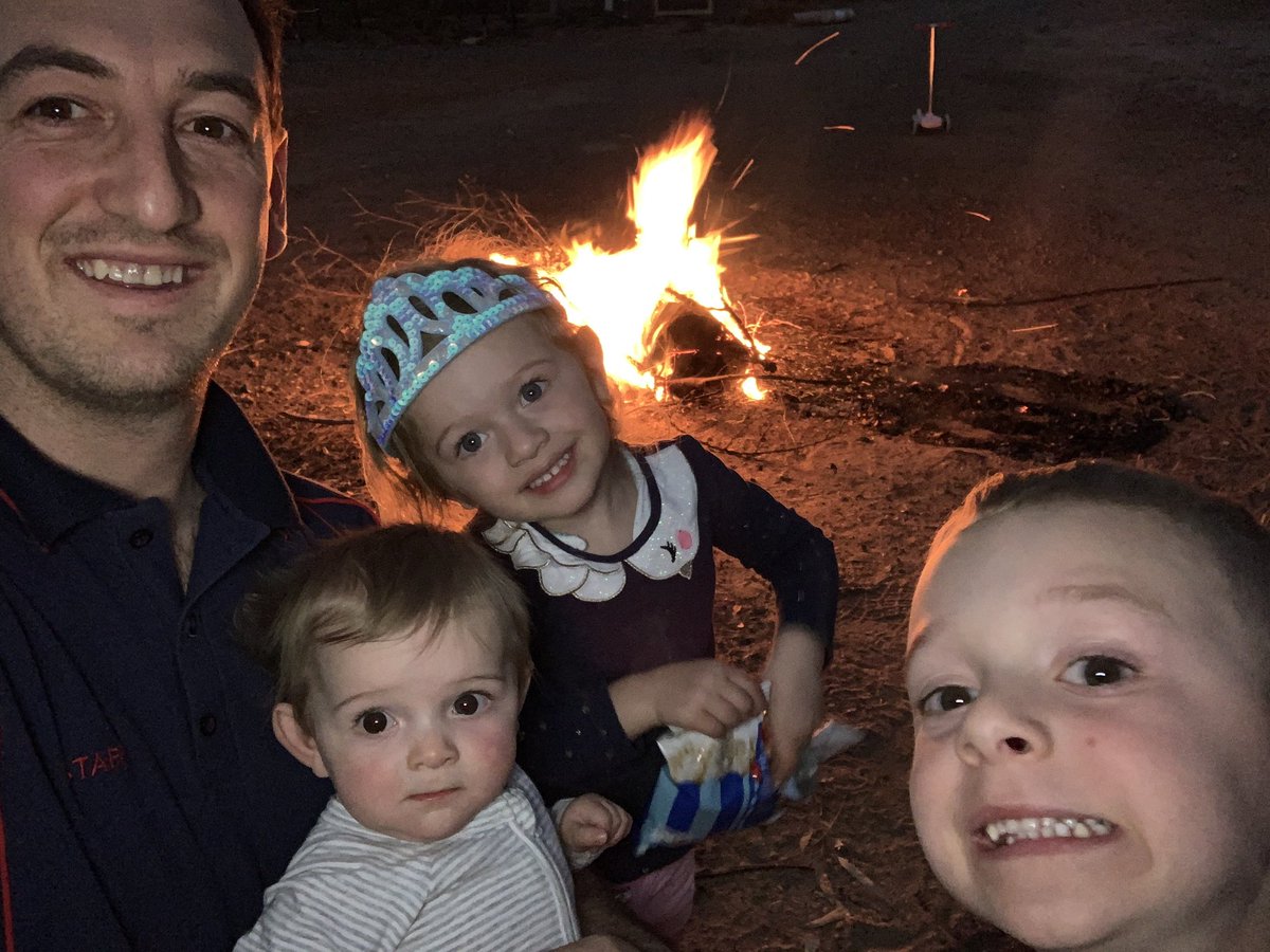 ChicoTenney's tweet photo. Fire ban is lifted so marshmallows are out!!! #narroginlife https://t.co/gc7CTpvDlq