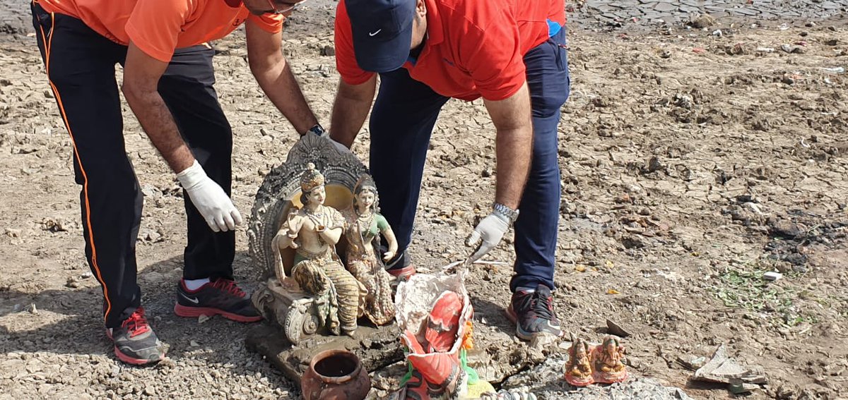 OfficialUtsavU's tweet photo. Save Tapi Campaign.
Cleaned Ambikaniketan Ovara y'day with collecting around 60kg of plastic waste.
#lovetapicaretapi
#savewaterandwatersavesus
#SaveWater 
If you could join us @sanghaviharsh next Sunday :)
Together we make better Surat https://t.co/CBZbgx1VbN