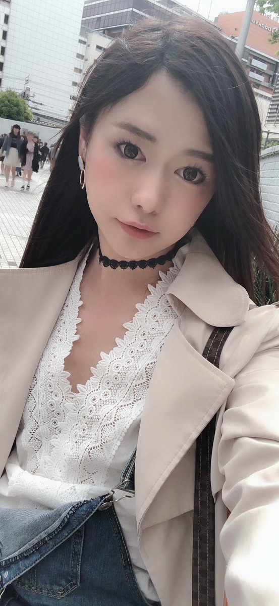 大島薫 春先は変な人増えるから気をつけてねと注意喚起のツイートをする 間もなく30歳になる女物の服に身を包んだ不審な男性の自撮り