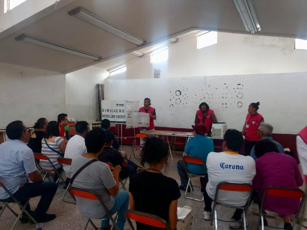 INE_PUEBLA's tweet photo. Simulacro con funcionarias/os de casilla #12Distrito #Puebla #LaMargarita #MateoDeRegil #ElCerrito #LomasDelSur https://t.co/Qom2fOyrKc