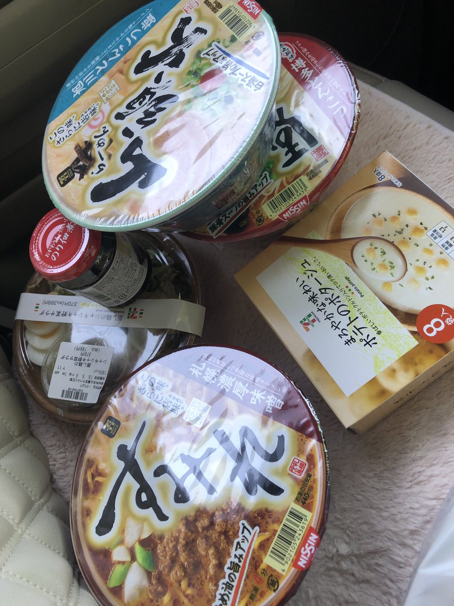 sedoore's tweet photo. メルペイ使うと全品70%オフで2500ポイント返ってきました〜
これだけ買っても1500円くら���です
今日までなので皆さん買いましょう
＃メルペイ https://t.co/HH9EX8slcI