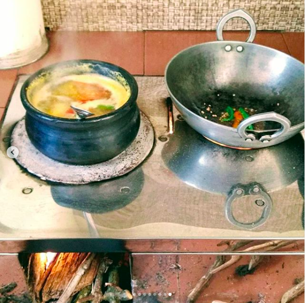 AAnubhava's tweet photo. The art of slow cooking!
#authentic #homegrownfood #firewoodoven #homecooked #keralacuisine https://t.co/jLKFIsR1kK