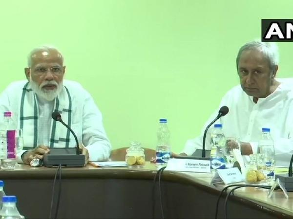 TNNavbharat's tweet photo. #CycloneFoni के बाद PM ने लिया जायजा, 'दीदी' का PM संग रिव्‍यू मीटिंग से इनकार : https://t.co/VLzFBwJAYO

@MamataOfficial @narendramodi https://t.co/040GclnIQg
