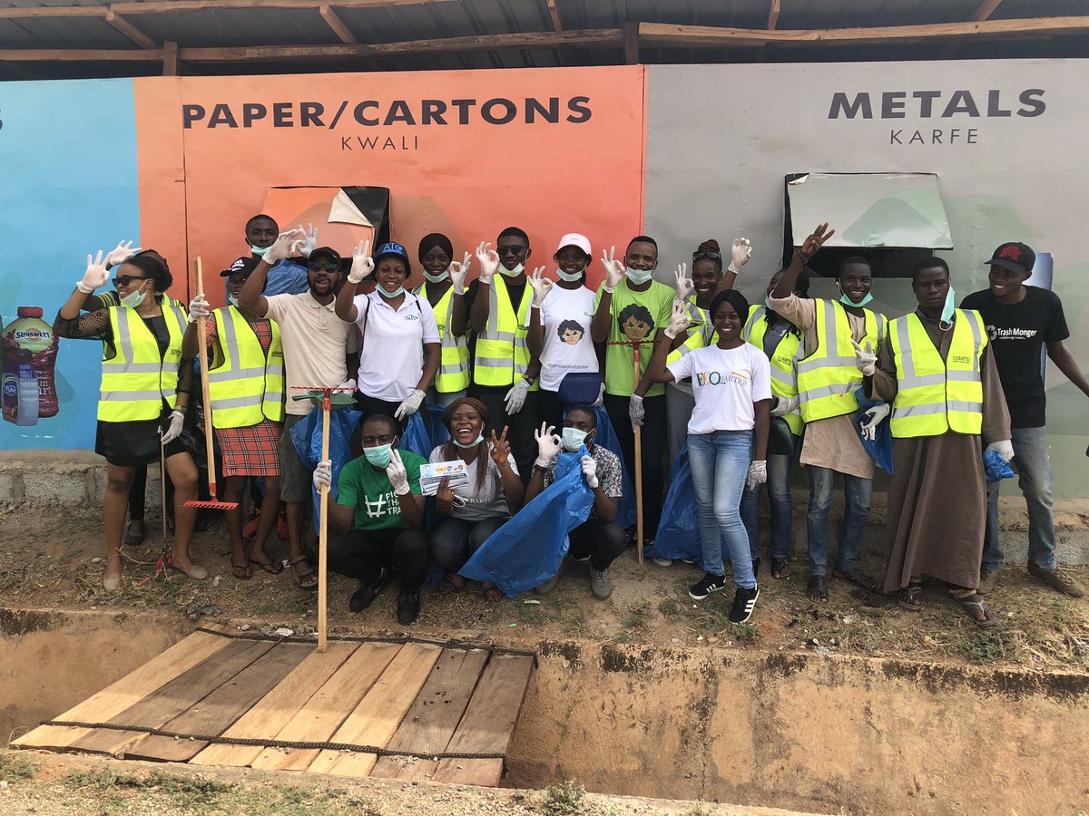 sawi_env's tweet photo. Environmental pollution knows no boundaries so all hands must be on deck to ensure we enjoy good quality of life.
Here are some pictures from this past weekend when we joined @EcoBarter, @PickThatTrash, @ClimateWed & other passionate volunteers for #KujeCleanUp & sensitization. https://t.co/zX0iP7FmE8