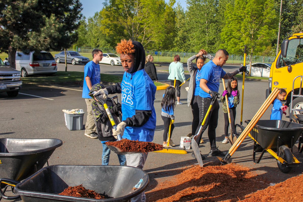 cabletech75's tweet image. Here are a few pictures from this last Saturday Comcast Cares Day. Comcaster’s across the country spent May 4th volunteering to make change happen. Follow me on Instagram for exciting photos instagram.com/cabletech75/ #iamcomcast #ccday2019 #comcast #comcastcaresday2019