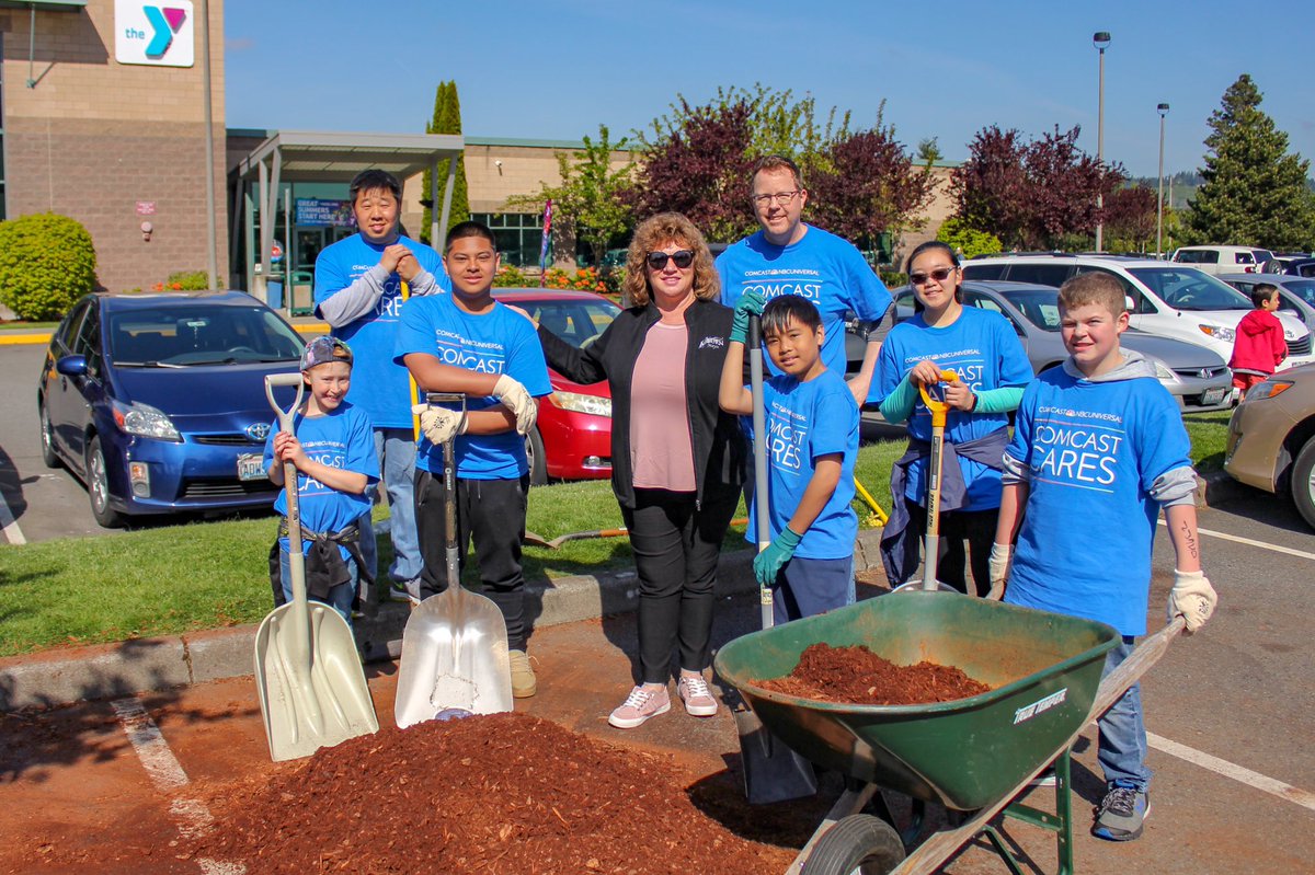 cabletech75's tweet image. Here are a few pictures from this last Saturday Comcast Cares Day. Comcaster’s across the country spent May 4th volunteering to make change happen. Follow me on Instagram for exciting photos instagram.com/cabletech75/ #iamcomcast #ccday2019 #comcast #comcastcaresday2019