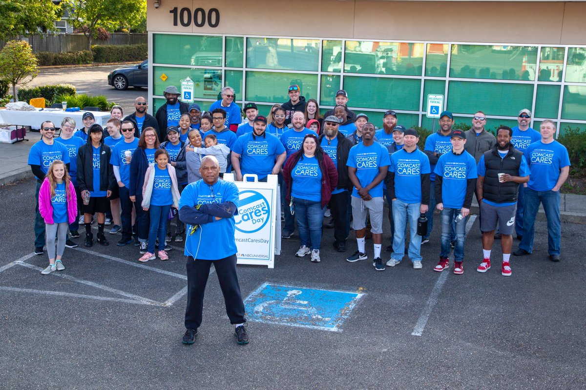 cabletech75's tweet image. Here are a few pictures from this last Saturday Comcast Cares Day. Comcaster’s across the country spent May 4th volunteering to make change happen. Follow me on Instagram for exciting photos instagram.com/cabletech75/ #iamcomcast #ccday2019 #comcast #comcastcaresday2019