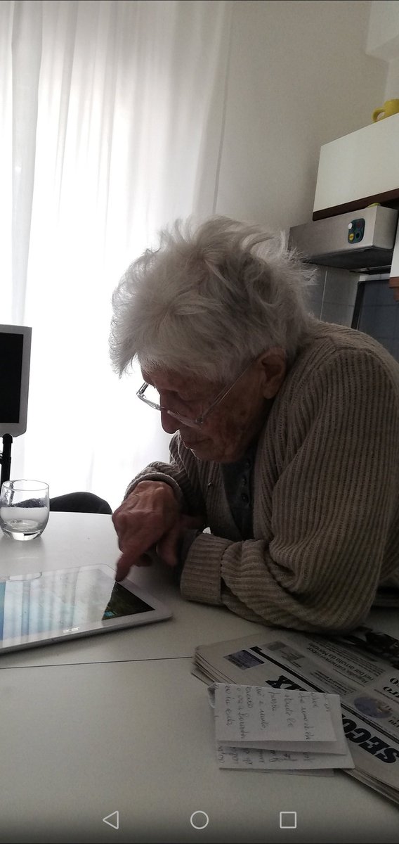 giuliobonini's tweet photo. #mamma #92anni e su Facebook per fare gli auguri a suo nipote. Grandeeeeeeee. https://t.co/uECYdSl5WZ