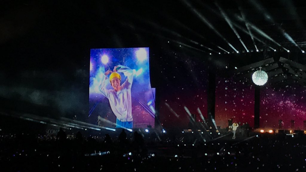 CrispyBree's tweet photo. #BTSxRoseBowlDay2 💜🥺 https://t.co/XFFD4pUIiJ