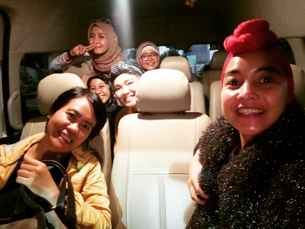 iimfahima's tweet photo. Midnite roadtrip with @Queenrides team, for roadshow to several cities before Ramadan. Seseruan perjalanan darat sambil culinary hunting di sejumlah kota, aduhlah iniiii tiap kota kok ya nambah berat 1 kg. Untung sekarang puasa 😋😋😋.

.
.

#roadshow #Queenrides https://t.co/RMB1BoHMpI