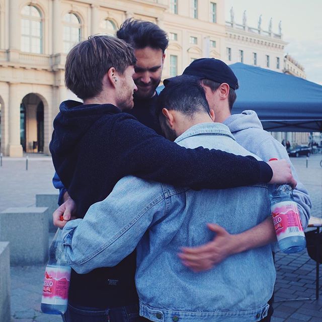 MEGAISTMEGA's tweet photo. stay hydrated, stay close. Potsdam es war ein Fest. Vielen Dank an alle die da waren 🎈
.
Foto: @pola_luk https://t.co/DzciBJBn83 https://t.co/SZr11TGKmz