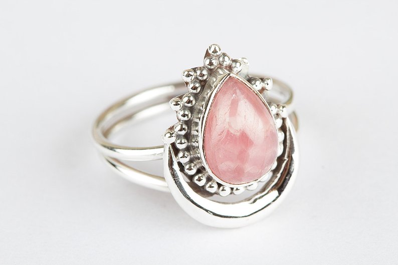 Rhodochrosite Ring
Buy at below link 
etsy.com/in-en/listing/…

#rhodochrositering #SterlingSilverRing #rhodochrositejewelry #Naturalrhodochrositering #rhodochrositejewellery #antiquering #pinkstonering #partywearring #Daintyring #modernring #Atlantisstonering, #Purposering #ring