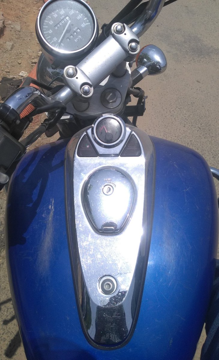 bertyashley's tweet image. @bajaj_ltd there's a major design flaw in the avenger. The chrome fuel cap, though looks beautiful, every noon reflects the sun's rays directly in to my eyes. Have to cover it with a bag. Pls change angle of cap or put it on side like the bullet. #DesignIssue