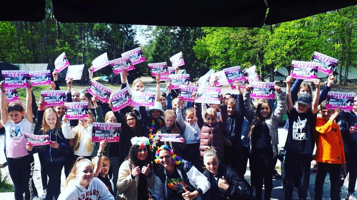 Afgelopen vrijdag een mega gaaf danskamp afgesloten met enthousiaste kinderen en ouders . Iedereen bedankt !