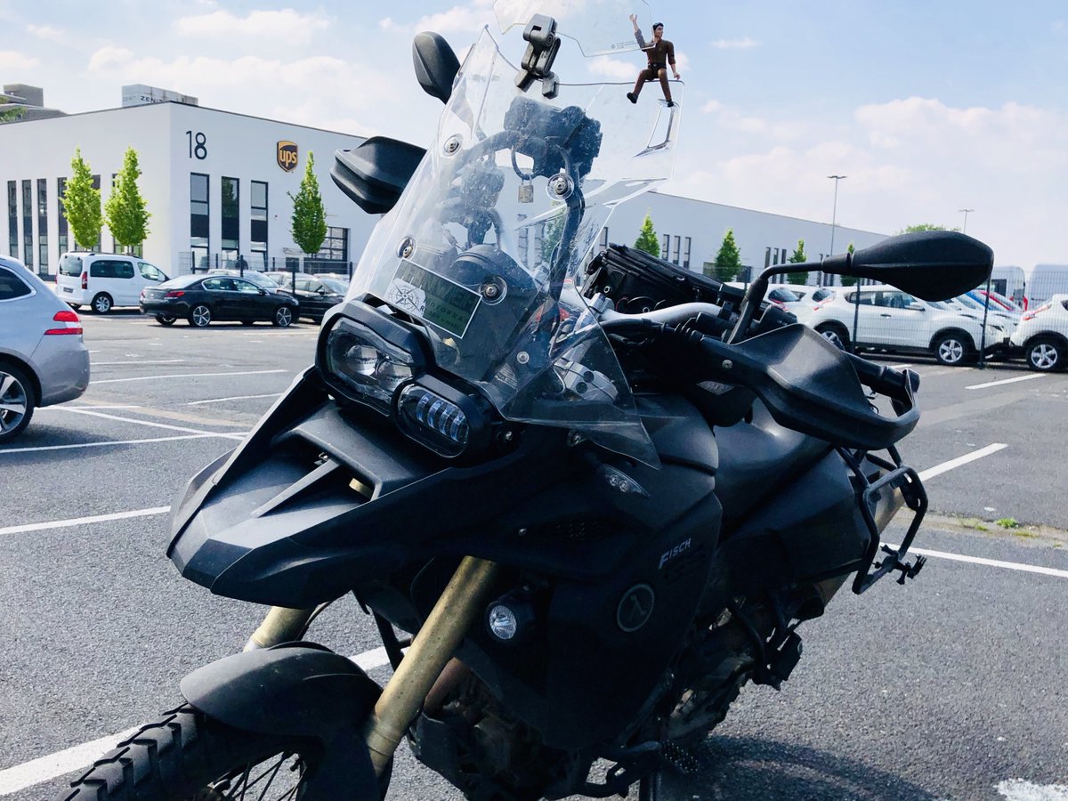 UPSIntegradCGN's tweet photo. #MasterTrainer Mr. Lee is drawing attention. In some areas, drivers haven't seen a motorcyle on the road for months. They've been trained that #motorcycles don't exist. What's the correct beaviour when sharing the road with #motorcycles?
Apply #10PtCommentary and #5SeeingHabits! https://t.co/PaKgWSmldE