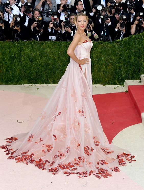 lenouilleee_'s tweet photo. Trop hâte de voir ce qu’elle nous réserve cette année 😭 #METGala https://t.co/y9xhHKZRe1