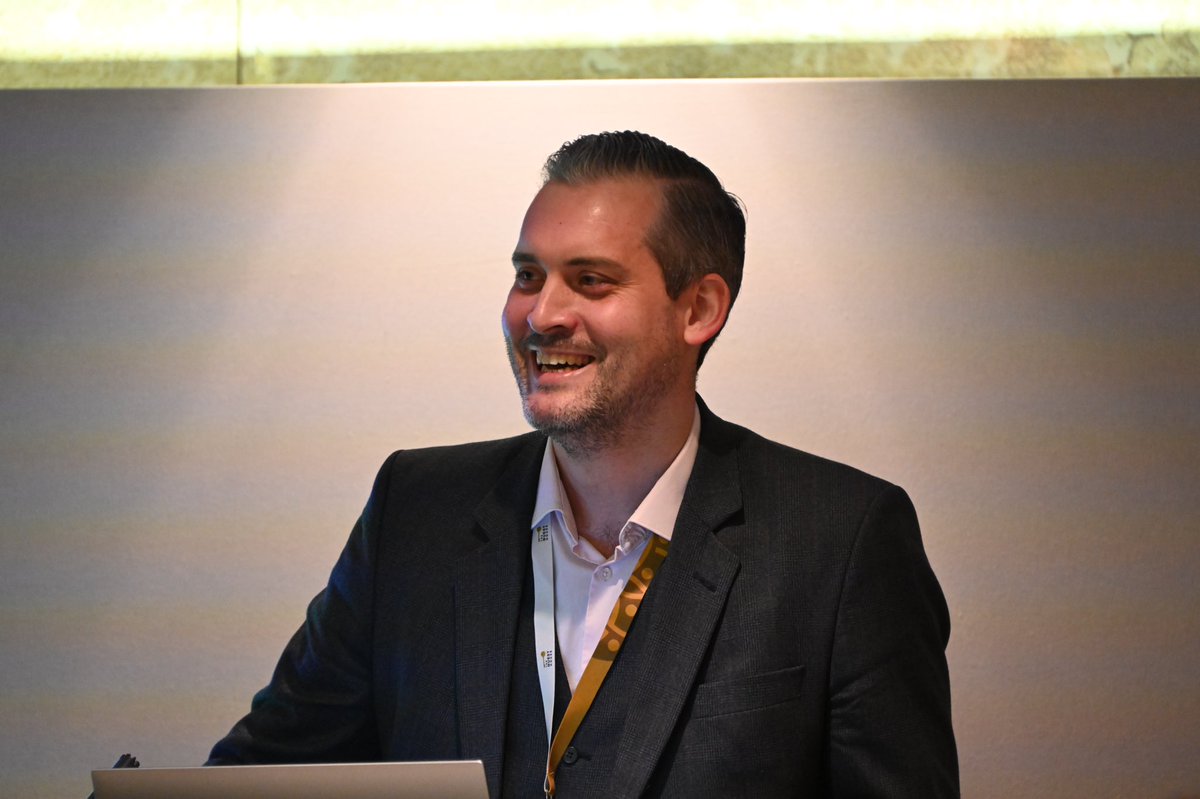 PromisClinics's tweet photo. Prof Tony Moss
“Thought Suppression is like throwing a tennis ball against a wall, the harder you throw the harder it comes back!”
#icaad #AddictionRecovery #recovery https://t.co/T7kJSFNa1M