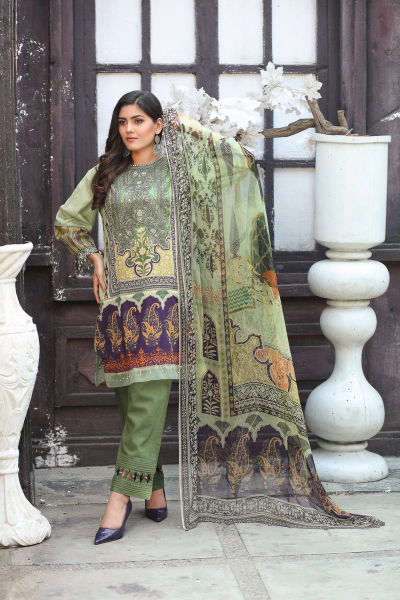 ArwiasOfficial's tweet photo. @ArwiasOfficial most stunning designs now available at our website https://t.co/TJHDvSS6Le  
#lahore #karachi #islamabad #london #multan #newyork #potd #ootd #readytowear #lawn #formal #ss19 #oslo #wow #pret #luxurypret #embellished #embroidered #lawnfever #berlin #torronto https://t.co/bYmvk3CGuU