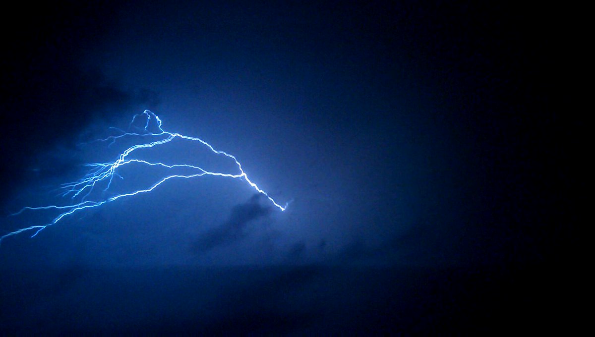 darkside23edits's tweet photo. @jamesaydelott @MichaelSeger @jamesaydelott @MichaelSeger more lightning around Bristow #okwx https://t.co/TpLHEtl21v
