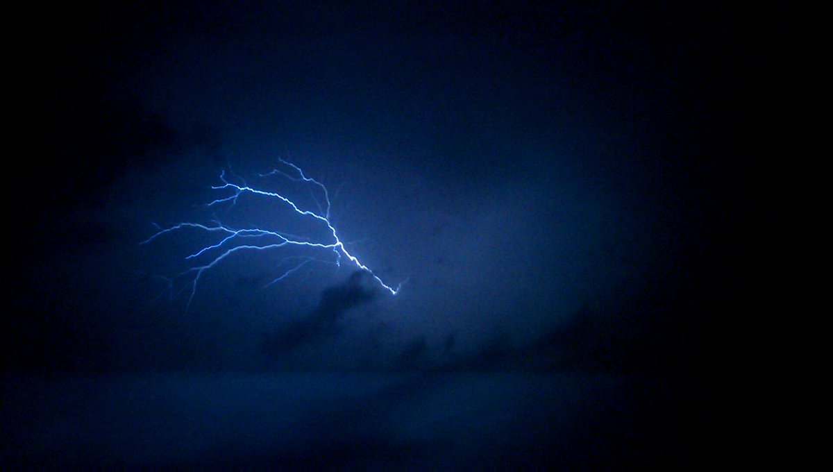 darkside23edits's tweet photo. @jamesaydelott @MichaelSeger @jamesaydelott @MichaelSeger more lightning around Bristow #okwx https://t.co/TpLHEtl21v