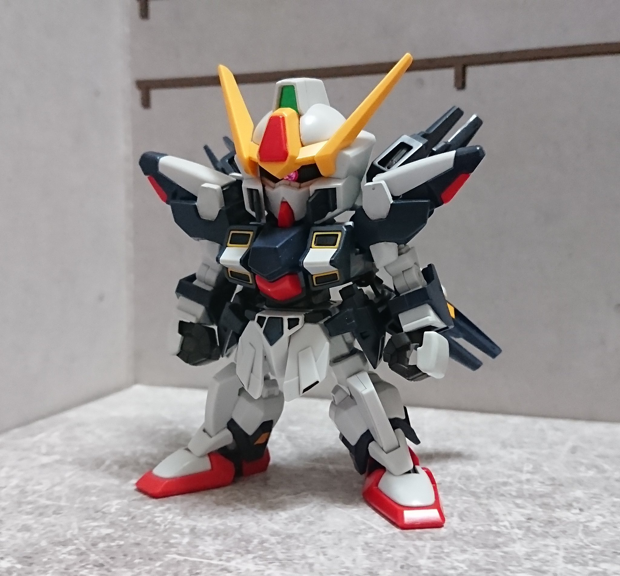 サカイザー 裏返り モノアイガンダムズ ガンプラ まるで モノアイガンダム だな Sdガンダムクロスシルエットより左腕の盾こと シスクード です 今回はエゥーゴ仕様にクロスフレームを組み込み ティターンズ仕様はsdフレームで組んであります