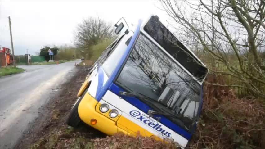 jonrogerswriter's tweet photo. SPOT THE DIFFERENCE:
LEEDS UTD EDITION https://t.co/h221UUeQdS