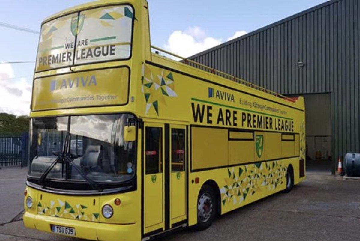 jonrogerswriter's tweet photo. SPOT THE DIFFERENCE:
LEEDS UTD EDITION https://t.co/h221UUeQdS