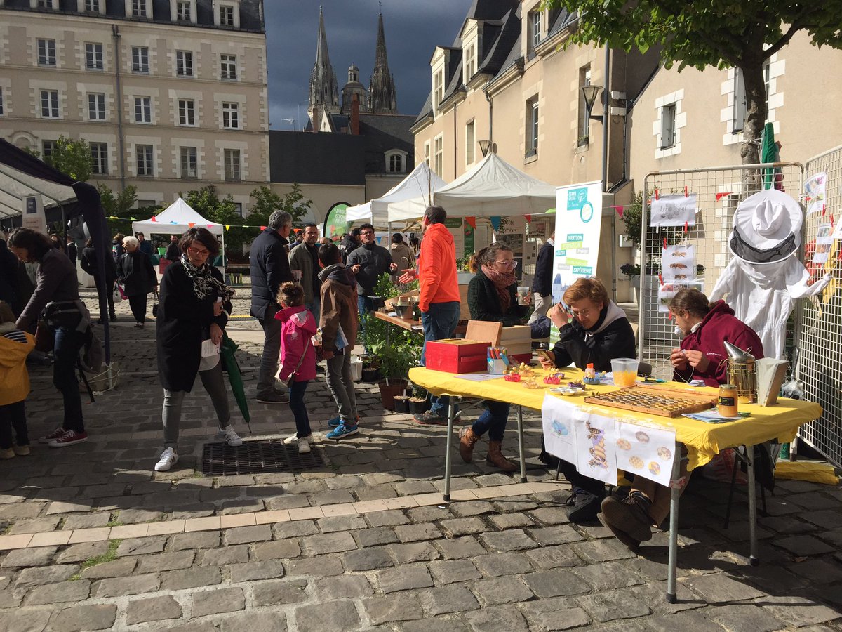 Clap de fin #les48h2019 Échanges, jardinage, découvertes et expérimentations... merci à toutes et tous d’être venu nous voir pour cette première édition angevine <a href="/48hagriurbaine/">Les 48h de l'Agriculture Urbaine</a> tout au long du we ! On se retrouve l’année prochaine 🍓🌿🌸😃 #les48hangers #angers