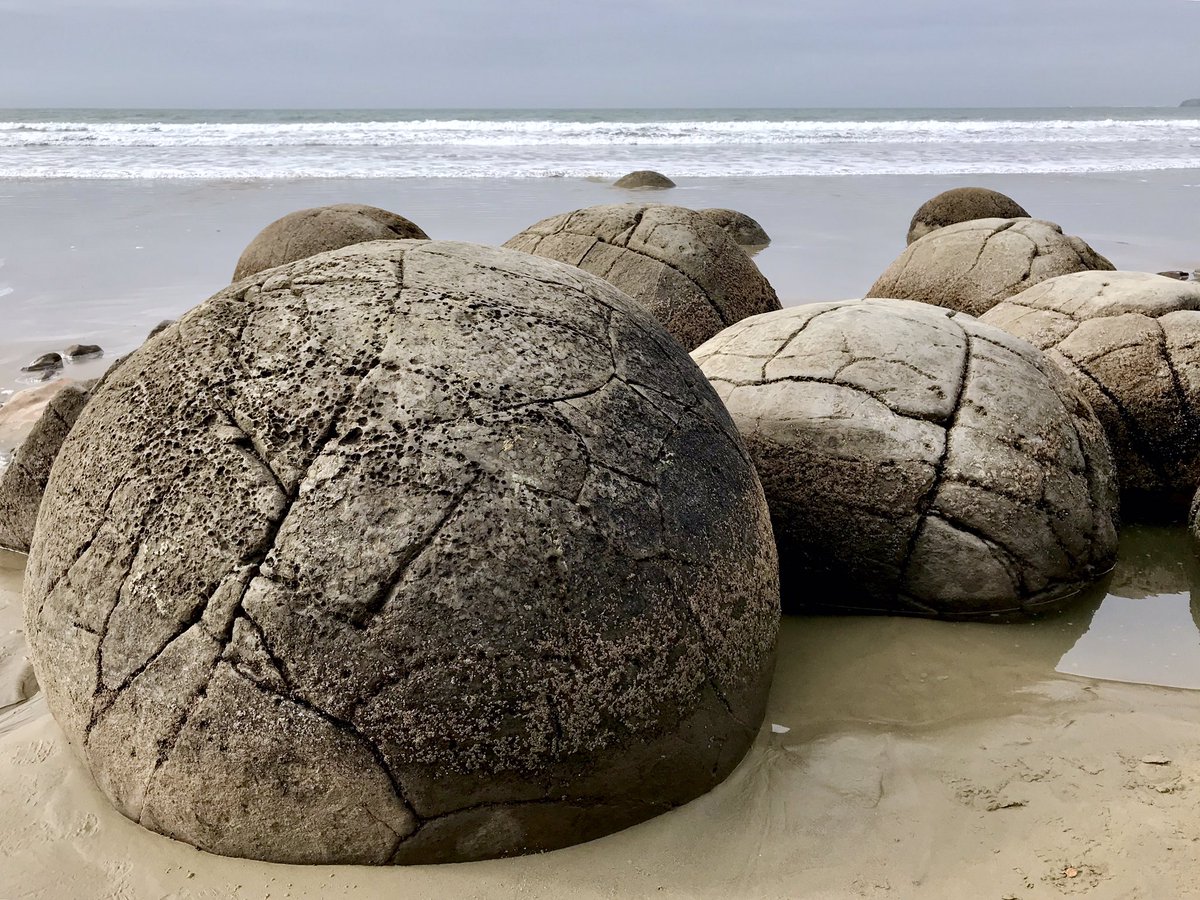 UnseenStreets's tweet photo. 🇳🇿 strange beach walk this afternoon - like walking on the moon but with gravity #moerakiboulders #travelphotography #iPhonephotography https://t.co/TIUUDUlbJE