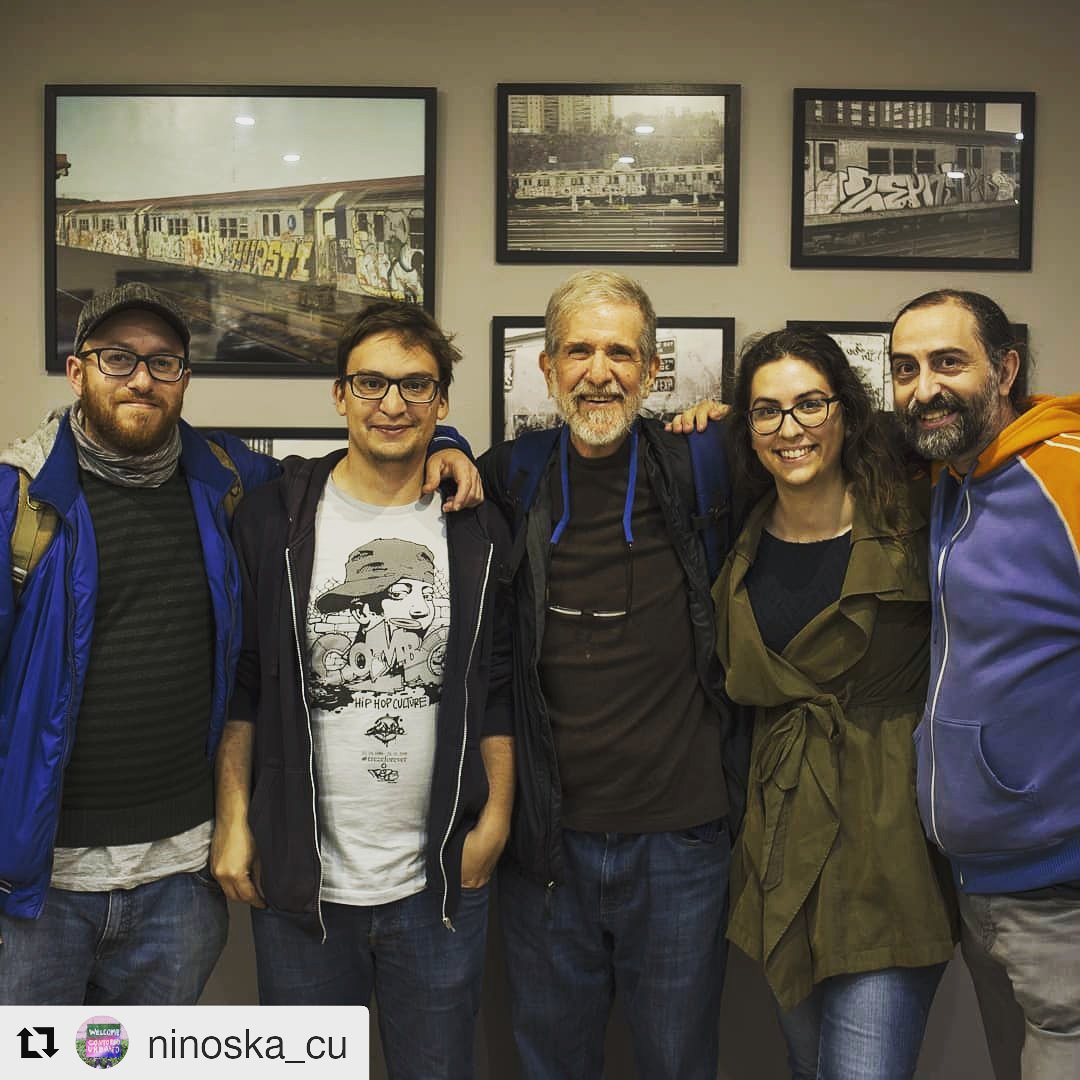 hiphopworkSpain's tweet photo. Equipazo! Gran éxito de la exposición Getting up! No os perdáis este miércoles la mesa redonda en La Virreina con Craig Castleman, Kapi y Jaume Gómez !
#contornourbano
#GenerationHipHopSpain
 @contorno_urbano https://t.co/uf493OeQqy