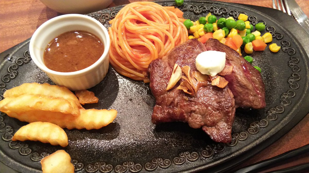 キキ ダビンチょカットなる面妖な切り方で柔らかい肉を実現したと噂のステーキを昨日食してみたが 大したことはないなー 思ったより硬いし 付け合せのスパゲッティーが一番うまい キキ ダビンチょカットなる面妖な切り方で柔らかい肉を実現したと噂のステーキを昨日食してみたが 大したことはないなー 思ったより硬いし 付け合せのスパゲッティーが一番うまい