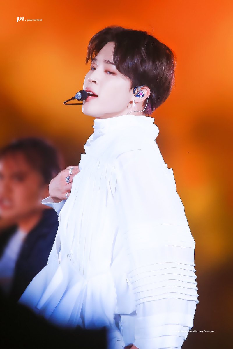 TrangTit7's tweet photo. Áo trắng mà ngầu lòi vậy a gì ơi 😘
#JIMIN #BTS @BTS_twt https://t.co/cHLkBTA89V