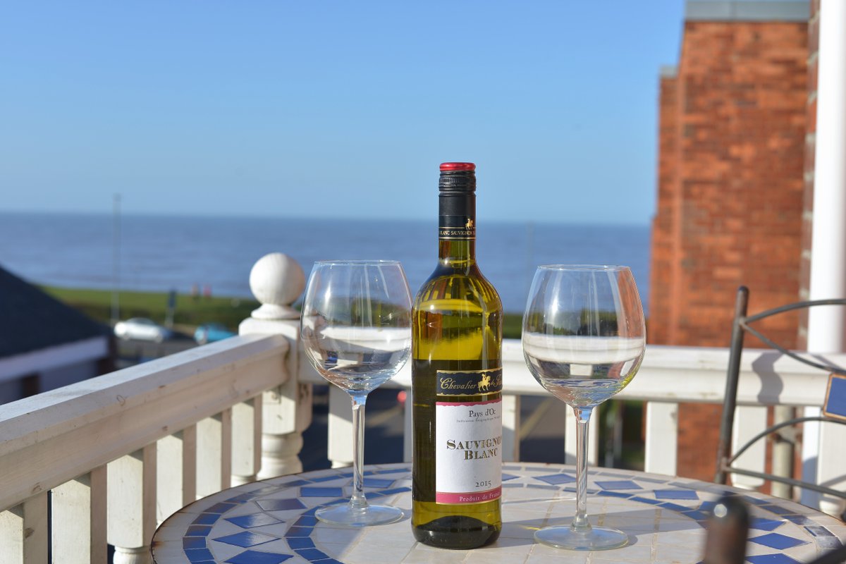 weareLRPM's tweet photo. Fancy a #seaside break in an exclusive property just a moment’s stroll away from the beautiful beaches of #Cromer? 🏖

The Gilde Surf Casa sleeps 7 and is new to our collection of perfect #holiday escapes - book from £150/night: https://t.co/U7sEL6sxaM https://t.co/PQUF5J4ycI